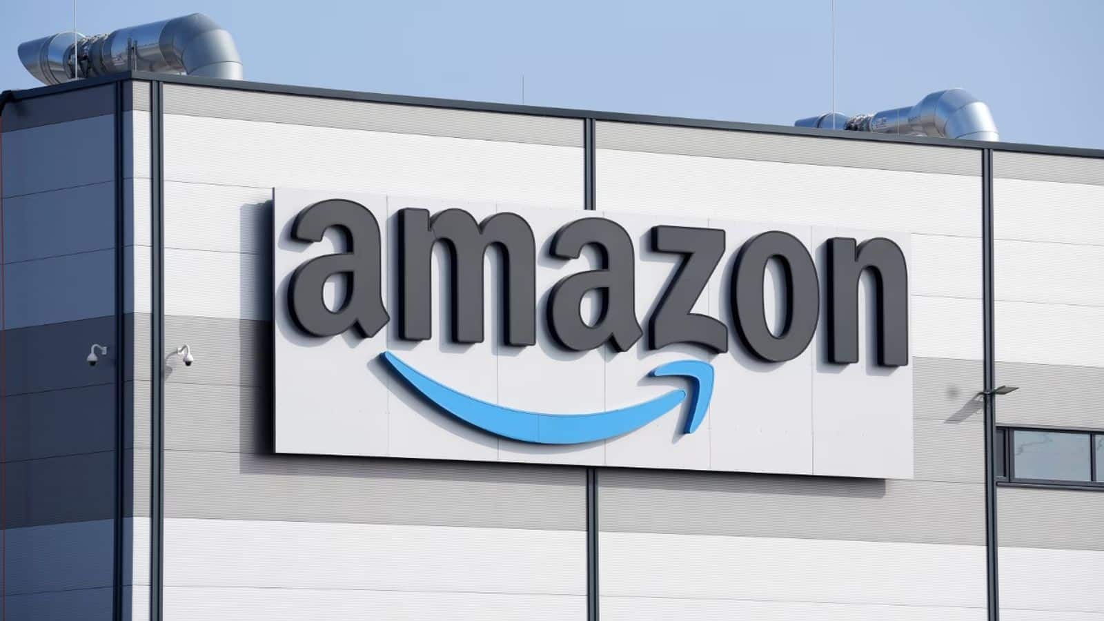 Amazon Layoffs: एमेजॉन में अब तक की सबसे बड़ी छंटनी, 14000 कर्मचारियों की एक साथ जाएगी नौकरी Amazon Layoffs: एमेजॉन में अब तक की सबसे बड़ी छंटनी, 14000 कर्मचारियों की एक साथ जाएगी नौकरी
