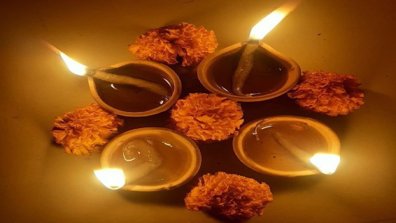 Chhoti Diwali 2025: नरक चतुदर्शी पर होती है भगवान कृष्ण के साथ इन देवी-देवताओं की पूजा, जानें इस साल कब होगी छोटी दिवाली