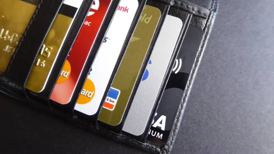 Credit Cards Offers: ऑनलाइन शॉपिंग में बचत, जानिए कौन से क्रेडिट कार्ड्स देते हैं सबसे बढ़िया कैशबैक और रिवॉर्ड