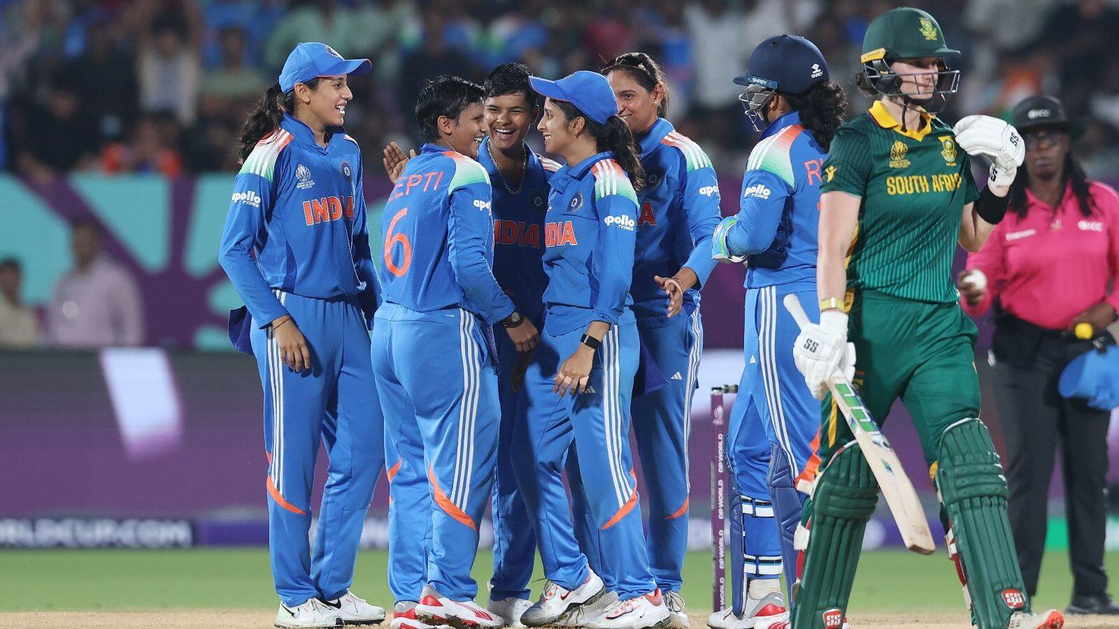400 रन से लेकर पांच विकेट तक...क्रिकेट के वो रिकॉर्ड जो पुरुषों से पहले महिलाओं ने बनाए 400 रन से लेकर पांच विकेट तक...क्रिकेट के वो रिकॉर्ड जो पुरुषों से पहले महिलाओं ने बनाए