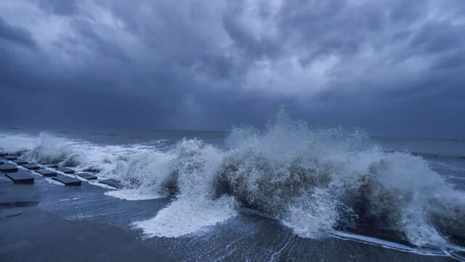 Cyclone Montha: चक्रवात मोंथा ने लिया खतरनाक रूप, देश के कई राज्यों में हाई अलर्ट, जानिए क्या है लेटेस्ट स्थिति Cyclone Montha: चक्रवात मोंथा ने लिया खतरनाक रूप, देश के कई राज्यों में हाई अलर्ट, जानिए क्या है लेटेस्ट स्थिति