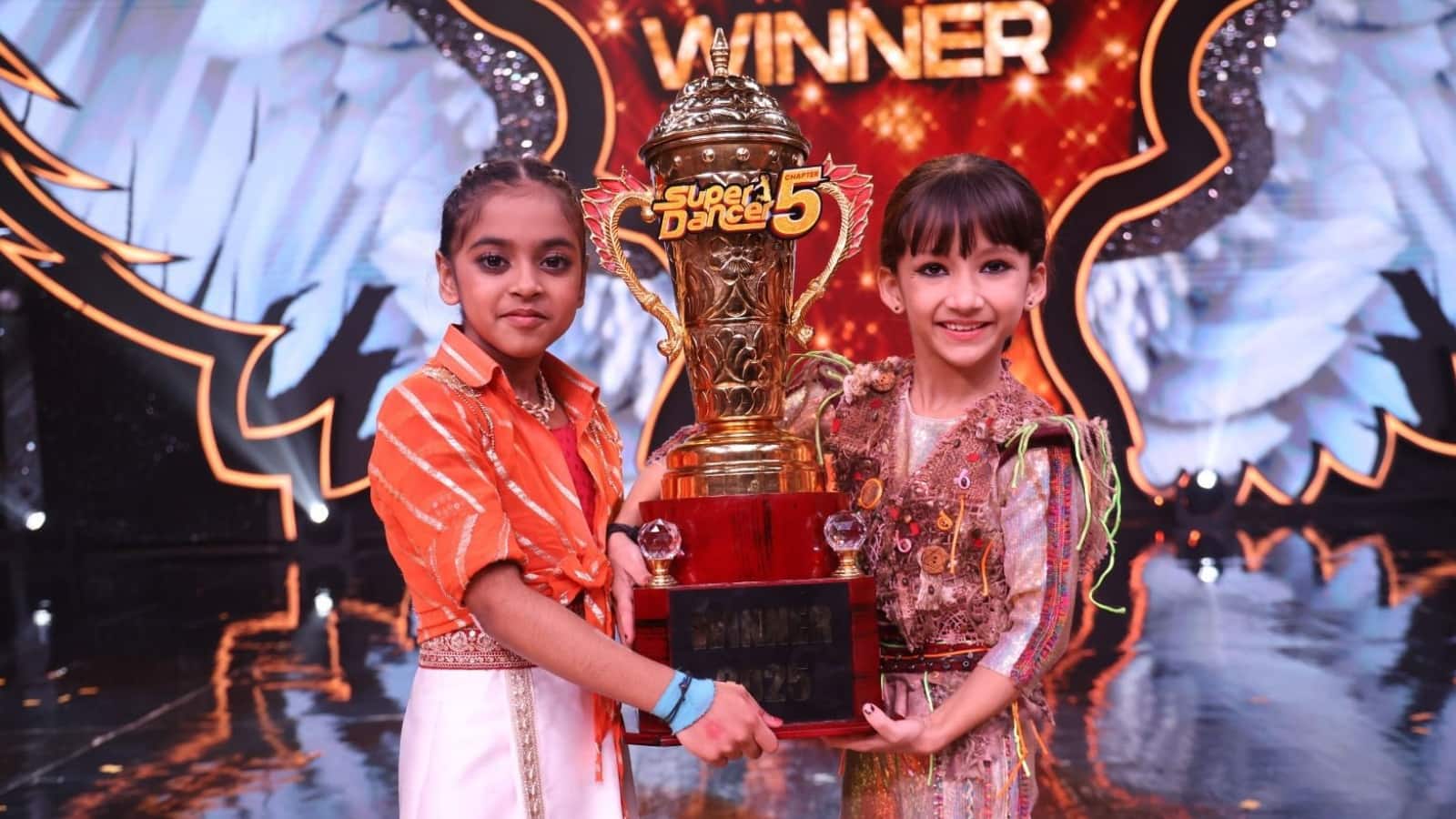 Super Dancer 5 Winner:  सुपर डांसर चैप्टर 5 में अध्याश्री और सुकृति ने अपने नाम की ट्रॉफी
