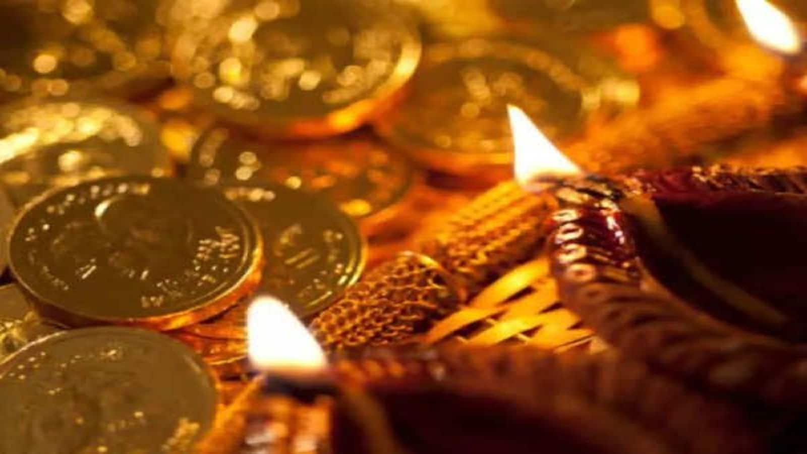 Diwali 2025 Shubh Muhurat: दिवाली से पहले संपन्नता के लिए करनी है खरीदारी, धनतेरस तक मिलेंगे ये 10 शुभ मुहूर्त