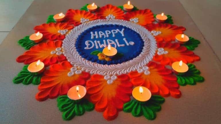 चाहे फूलों की सादगी हो या 3D डिजाइन की भव्यता रंगोली आपकी रचनात्मकता और त्योहार के जोश का सबसे खूबसूरत प्रतीक है। इस बार अपनी दिवाली को और भी रंगीन बनाएं इन नए, अनोखे और आसान रंगोली आइडियाज के साथ। चाहे फूलों की सादगी हो या 3D डिजाइन की भव्यता रंगोली आपकी रचनात्मकता और त्योहार के जोश का सबसे खूबसूरत प्रतीक है। इस बार अपनी दिवाली को और भी रंगीन बनाएं इन नए, अनोखे और आसान रंगोली आइडियाज के साथ।