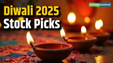 ब्रोकरेज फर्म आनंद राठी शेयर्स एंड स्टॉक ब्रोकर्स ने संवत 2082 के लिए दिवाली स्टॉक पिक्स रिलीज किए हैं। लिस्ट में 6 शेयरों को जगह दी गई है। इनमें अगले 12 महीनों में एवरेज 30% तक की ग्रोथ दिख सकती है। आइए डालते हैं एक नजर इन दिवाली स्टॉक पिक्स पर...
