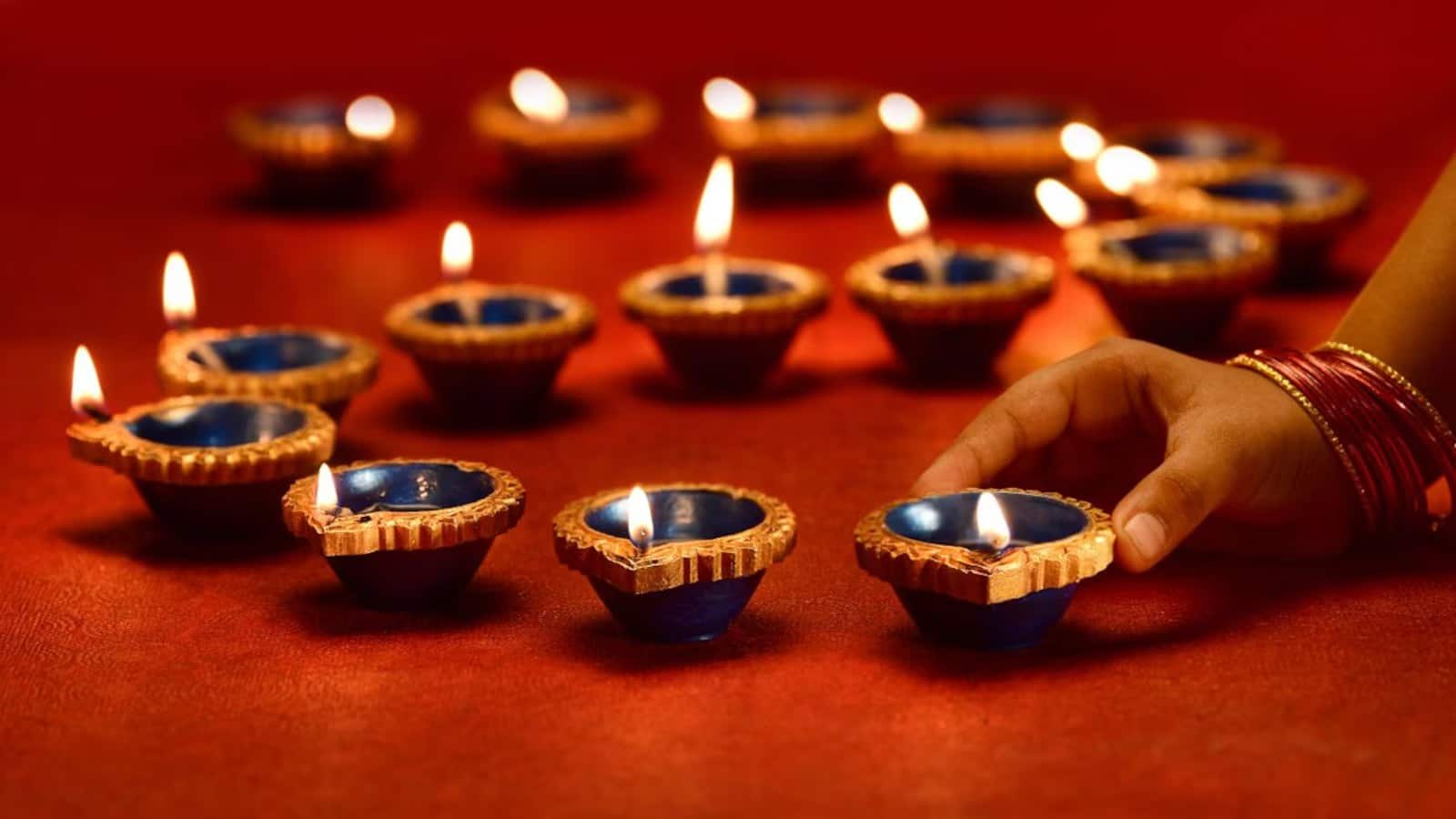 Stock Market Holidays in Diwali Week: दिवाली वाले हफ्ते में शेयर बाजार 4 दिन बंद, मुहूर्त ट्रेडिंग का क्या है दिन और टाइम
