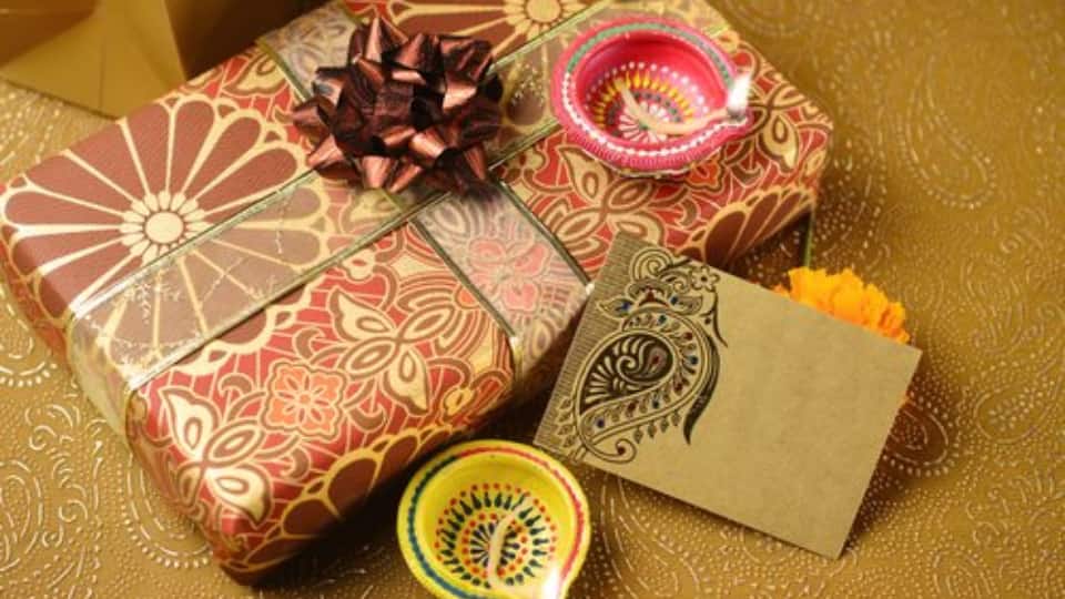 Diwali Gifting Ideas: इस दीवाली दोस्तों को जरूर दें ये इनोवेटिव गिफ्ट्स, बनाएं त्योहार को यादगार