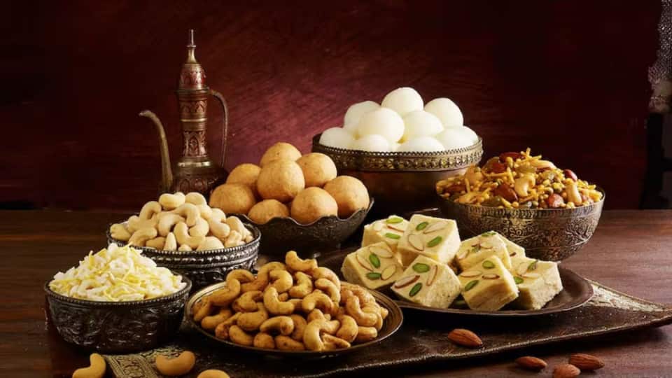 GST कटौती से आई त्योहारों में महंगे गिफ्ट्स की बिक्री बढ़ाने वाली सौगात, बाजार में दिखा उत्साह