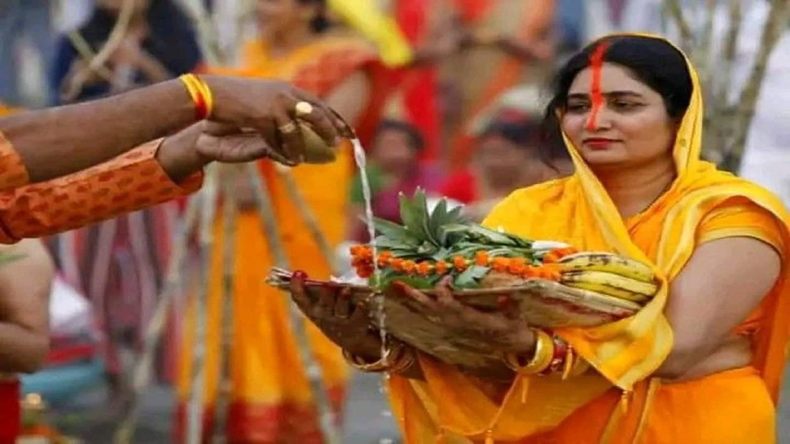 Chhath Pooja Sandhya Arghya Today: सर्यू षष्ठी पर आज डूबते सूरज को अर्घ्य देंगे व्रती, जानें पूजा विधि, मुहर्त और मंत्र Chhath Pooja Sandhya Arghya Today: सर्यू षष्ठी पर आज डूबते सूरज को अर्घ्य देंगे व्रती, जानें पूजा विधि, मुहर्त और मंत्र