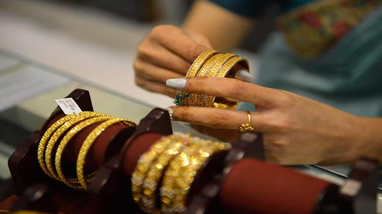 Gold Rate Today In India: लगातार तीसरे दिन फीका पड़ा गोल्ड, चांदी भी टूट रही, चेक करें लेटेस्ट भाव Gold Rate Today In India: लगातार तीसरे दिन फीका पड़ा गोल्ड, चांदी भी टूट रही, चेक करें लेटेस्ट भाव