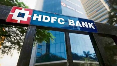 एचडीएफसी बैंक का शेयर बीते 5 दिनों में 3 फीसदी गिरा है।