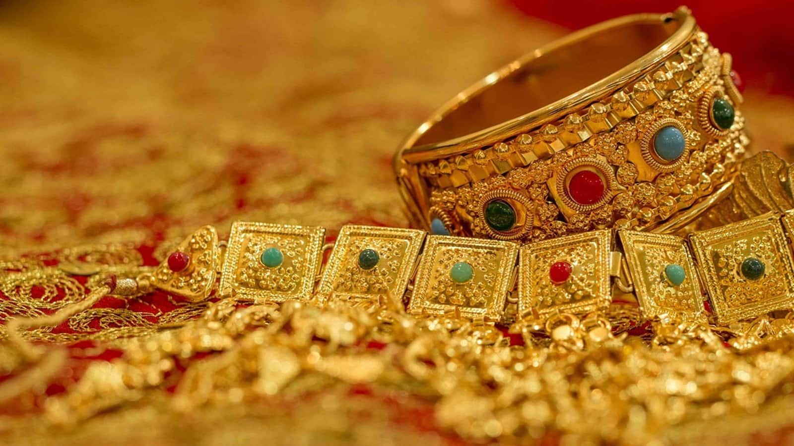 Gold Price Today: सोने की गिरावट पर ब्रेक, फेड के रेट कट के बाद लौटी तेजी; अब इतनी हुई कीमत