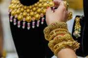 Gold Price Today: सोने की तेजी पर ब्रेक, धनतेरस से पहले फिसला; चांदी भी हुई सस्ती