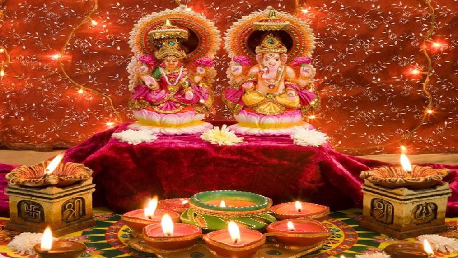 Diwali 2025 Upay: दिवाली में लक्ष्मी-गणेश के दीयों के नीचे रख दें छोटी सी चीज, घर में आएगी सुख, सम्पन्नता और खुशहाली