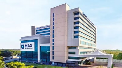 Max Healthcare share price : यह शेयर 1 हफ्ते में 0.70 फीसदी टूटा है। वहीं, 1 महीने में इसमें 7.81 फीसदी की कमजोरी आई है। इस साल अब तक ये शेयर 4.83 फीसदी टूटा है