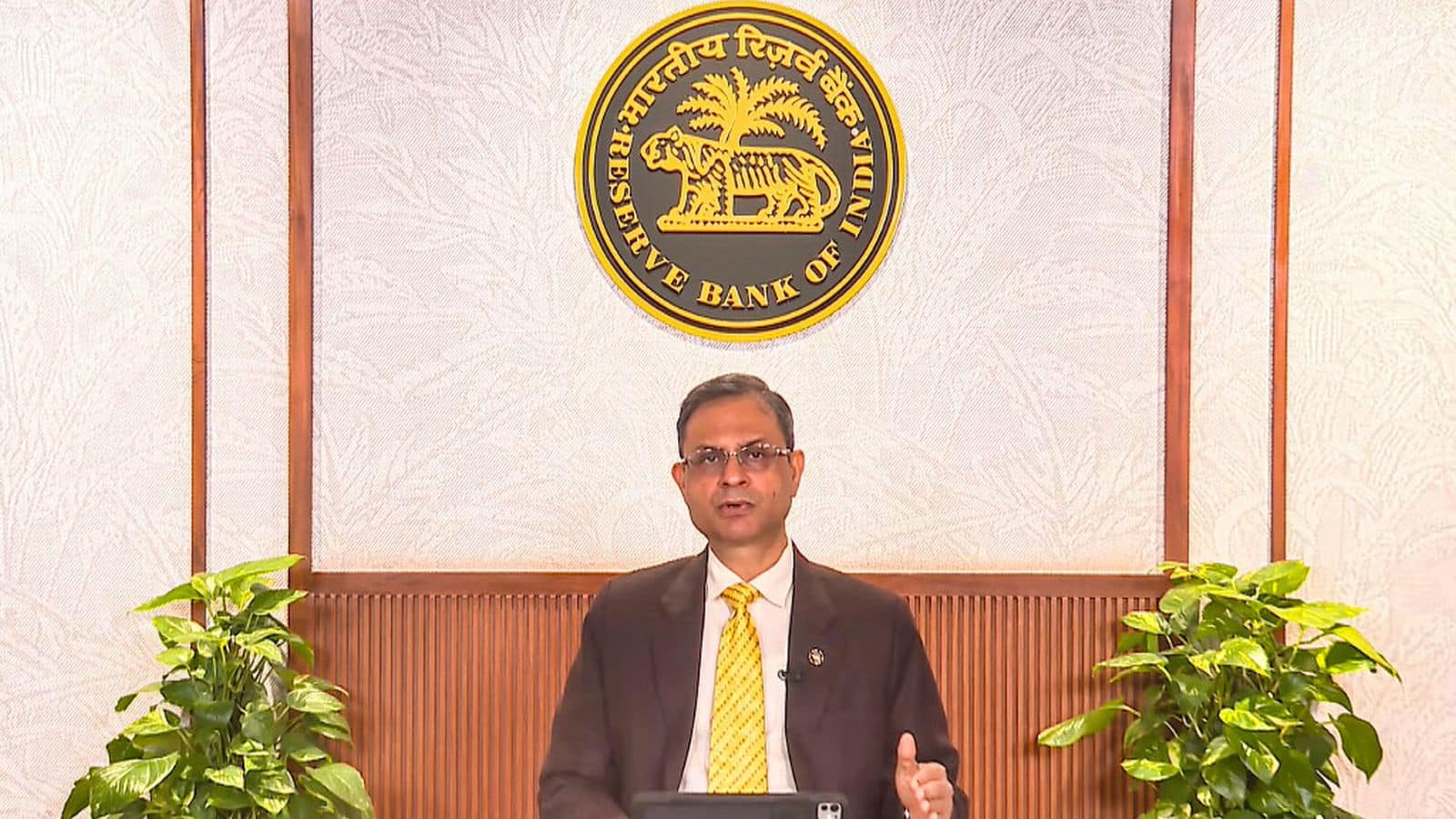 RBI ने अमेरिकी डॉलर को दिया तगड़ा झटका! पड़ोसी देशों के संग अब रुपये में होगा व्यापार