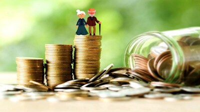 Retirement Planning: बहुत से लोग अपनी 9 से 6 की नौकरी छोड़कर 50 साल की उम्र में आराम से रिटायर होना चाहते हैं।