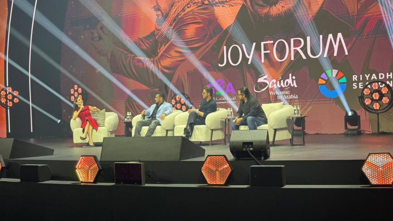 Salman Khan: JOY फोरम में सलमान खान, शाहरुख खान और आमिर खान ने शेयर किया मंच, कही दिल की बात Salman Khan: JOY फोरम में सलमान खान, शाहरुख खान और आमिर खान ने शेयर किया मंच, कही दिल की बात