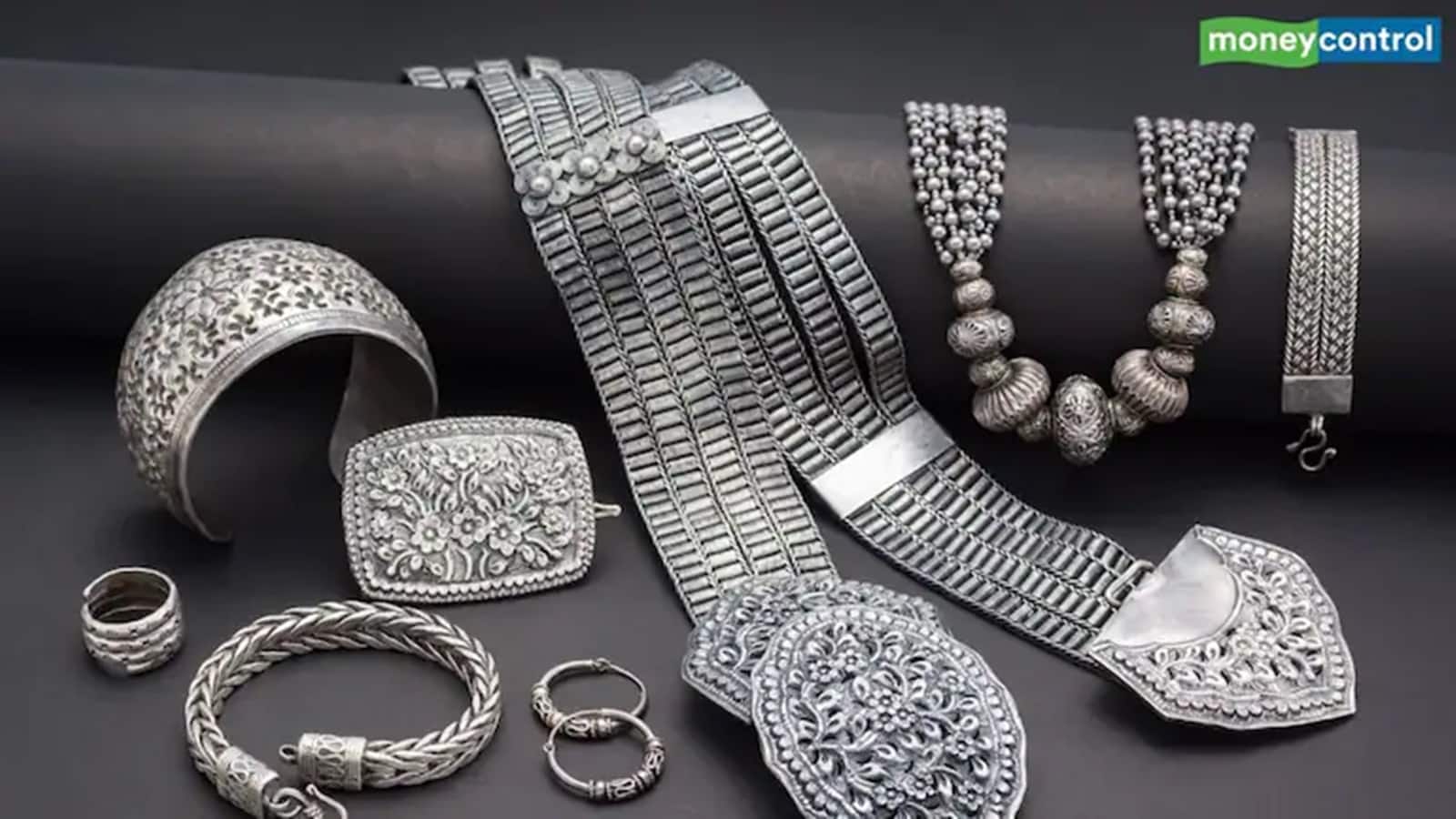 Silver ETFs धड़ाम, एक ही दिन में 7% की गिरावट, क्या अब आया सही भाव पर या अब भी है महंगा?