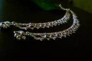 Silver Price: धनतेरस से पहले चांदी में जबरदस्त उछाल, MCX पर पहली बार ₹1.64 लाख प्रति किलो के पार
