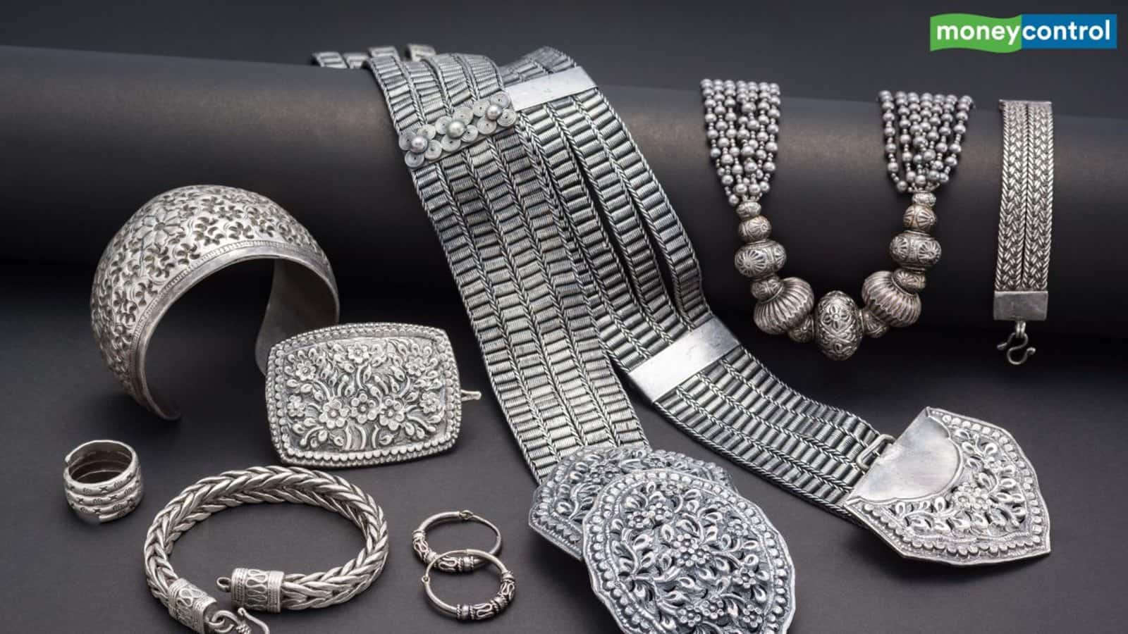 Silver Price Today on Diwali: दिवाली पर चांदी फिसली, 10 बड़े शहरों में इतना रह गया भाव