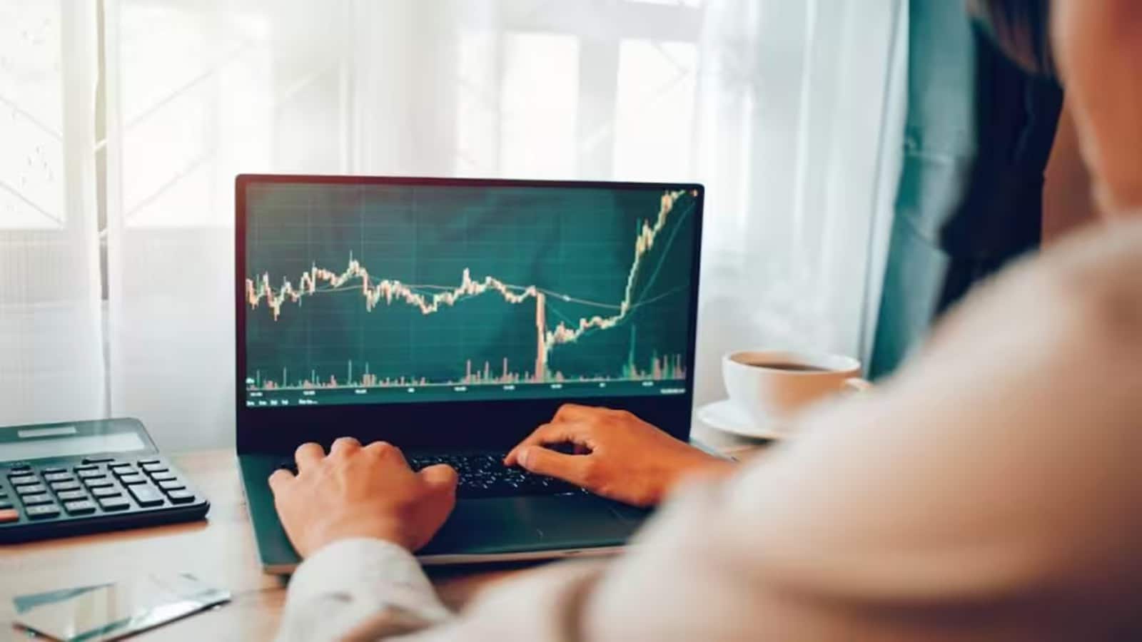 Bhavik Enterprises IPO Listing: पॉलीमर ट्रेडर का शेयर 2% मुनाफे में लिस्ट
