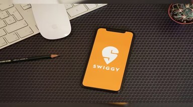 ब्रोकरेज फर्म सिटी को जोमैटो की पेरेंट कंपनी Eternal और Swiggy के शेयरों में आगे 14 प्रतिशत तक की तेजी आने की गुंजाइश दिख रही है। ब्रोकरेज ने दोनों स्टॉक्स के लिए टारगेट प्राइस बढ़ा दिया है। सिटी ने दोनों शेयरों के लिए 'बाय' रेटिंग बरकरार रखी है। 
