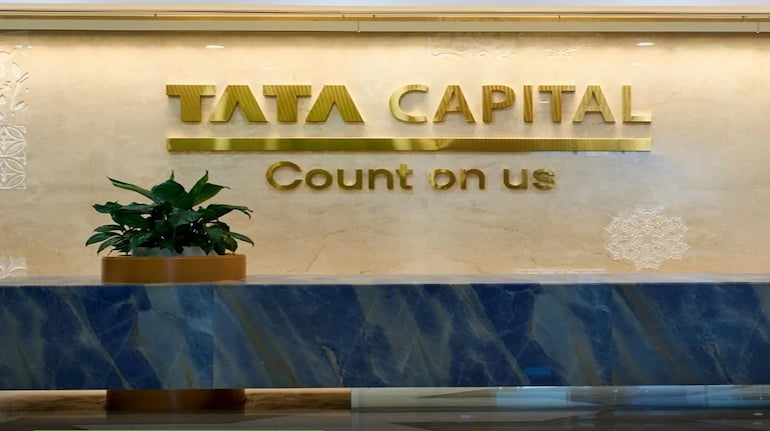 Tata Capital IPO में निवेश के बड़े रिस्क, बोली लगाने से पहले समझें ये 10  अहम बातें - should you invest in tata capital ipo check price band grey  market activity gmp