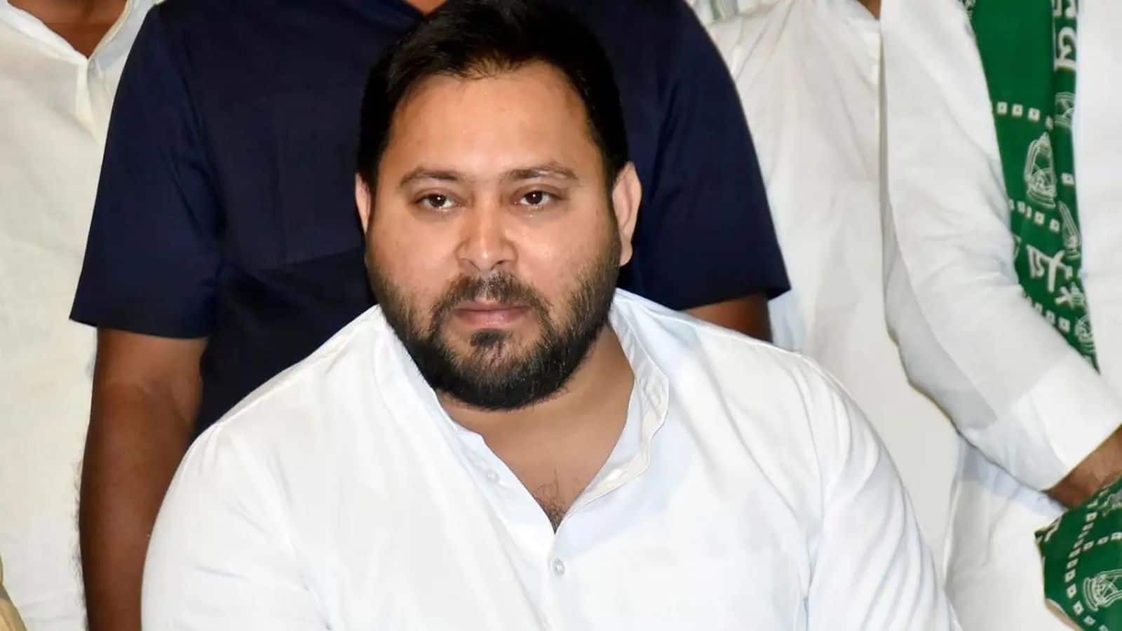 Bihar Election 2025: '20 दिन में बनेगा नया कानून, हर घर में मिलेगी सरकारी नौकरी': बिहार चुनाव से पहले तेजस्वी यादव का वादा