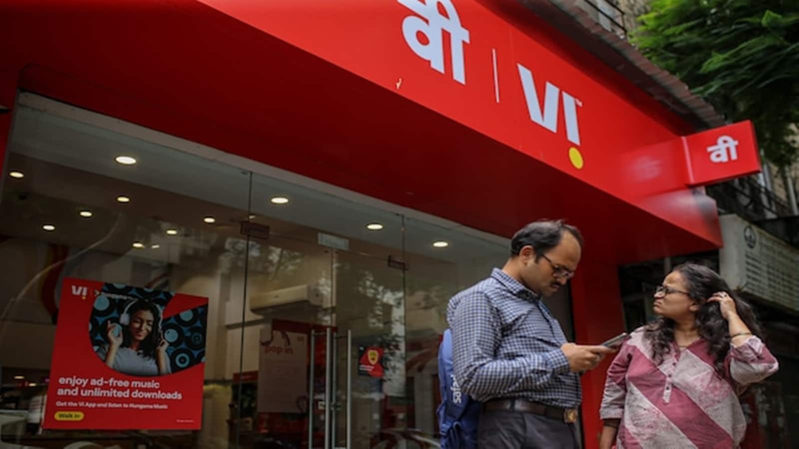 Vodafone Idea । मौजूदा भाव: ₹8.47 (-4.08%) एजीआर मामले में सुनवाई तीसरी बार टली तो वोडा आइडिया के शेयरों को तगड़ा शॉक लगा और आज इंट्रा-डे में यह 5.66% टूटकर ₹8.33 पर आ गया। सरकार ने एक बार फिर एक हफ्ते का वक्त मांगा है। अब मामले की सुनवाई 13 अक्टूबर को होगी। 
