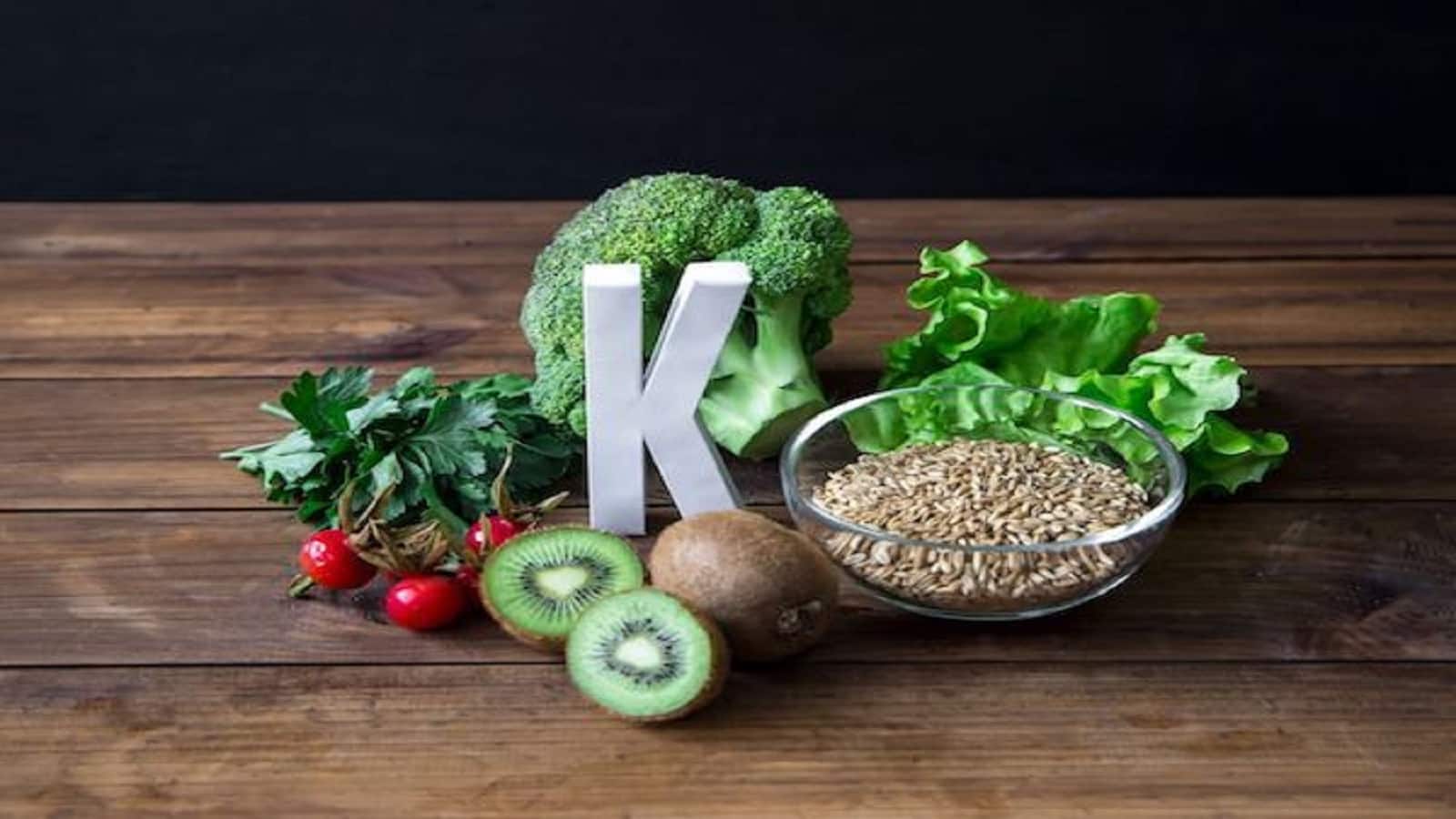 Vitamin K Deficiency: इन 9 लक्षणों को न करें अनदेखा, हो सकते हैं विटामिन के की कमी का संकेत Vitamin K Deficiency: इन 9 लक्षणों को न करें अनदेखा, हो सकते हैं विटामिन के की कमी का संकेत