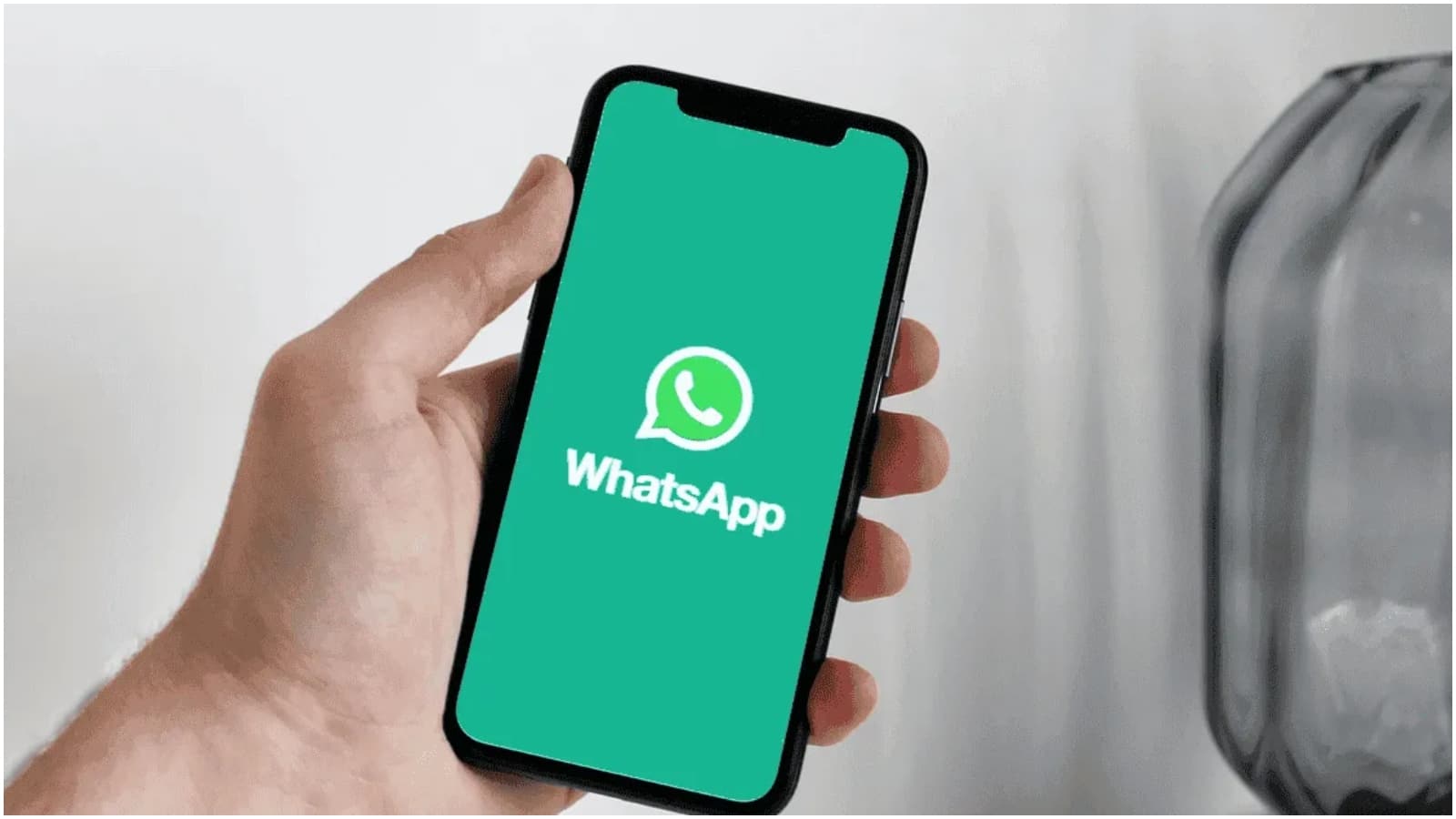 Apple iOS 26: Apple का Liquid Glass इंटरफेस अब दिखेगा WhatsApp पर भी, मिलेगा नया लुक और स्मूद एक्सपीरियंस