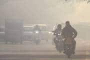 Delhi AQI: दिवाली के बाद दिल्ली-NCR में प्रदूषण का नया रिकॉर्ड, अधिकांश इलाके रेड जोन में