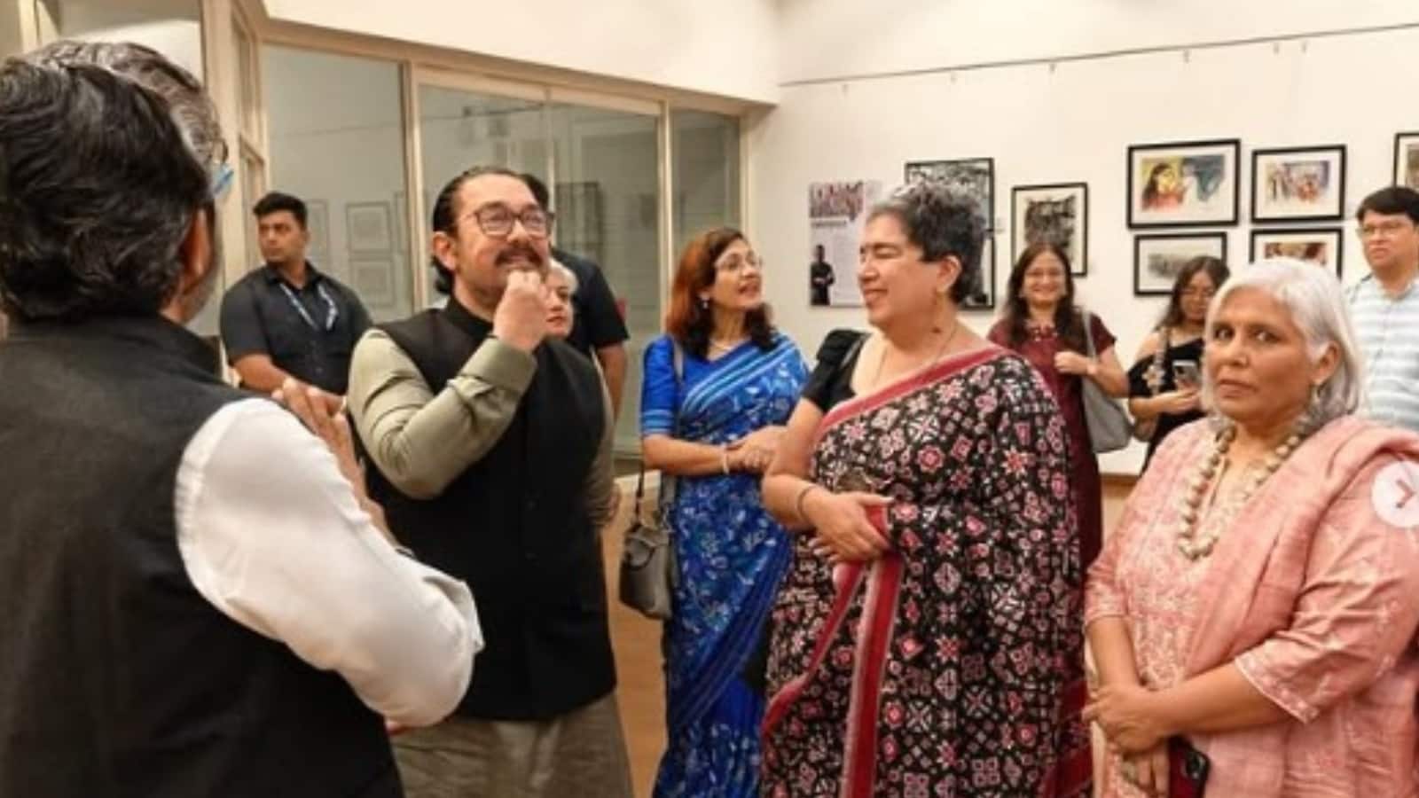 Aamir Khan: गौरी को छोड़ एक्स वाइफ रीना की आर्ट एक्सीविजन देखनें पहुंचे आमिर खान, फैंस ने किए ऐसे-ऐसे कमेंट