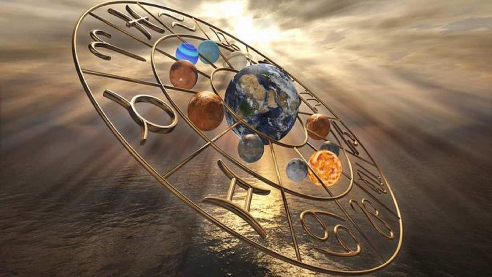 Shukraditya Yog 2025: साल के अंत में धनुराशह में सूर्य और शुक्र के हाथ मिलाने से बनेगा शुक्रादित्य योग, ये राशि वालों की चमकेगी किस्मत