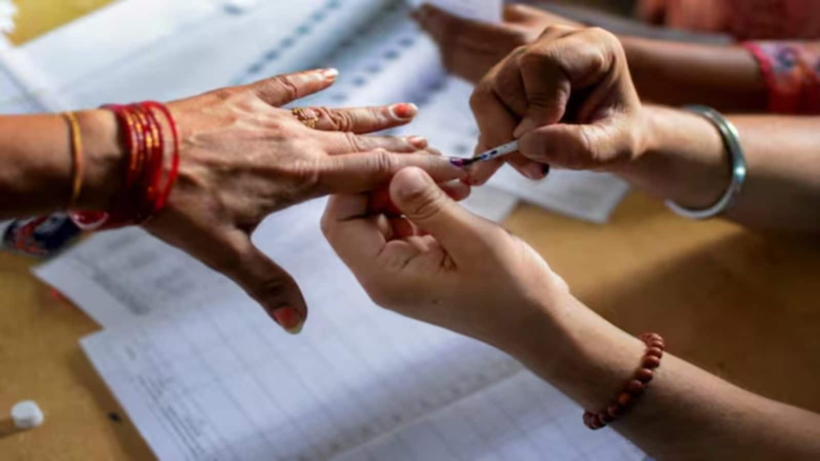 Bihar Chunav Voting Percentage: बिहार में शाम 5 बजे तक 60.13 प्रतिशत मतदान, बेगुसराय में सबसे ज्यादा वोटिंग Bihar Chunav Voting Percentage: बिहार में शाम 5 बजे तक 60.13 प्रतिशत मतदान, बेगुसराय में सबसे ज्यादा वोटिंग