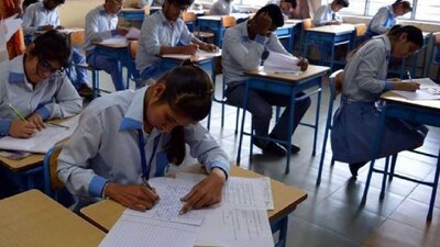 बोर्ड ने अभी तक प्रवेश पत्र जारी करने की कोई तारीख घोषित नहीं की है।