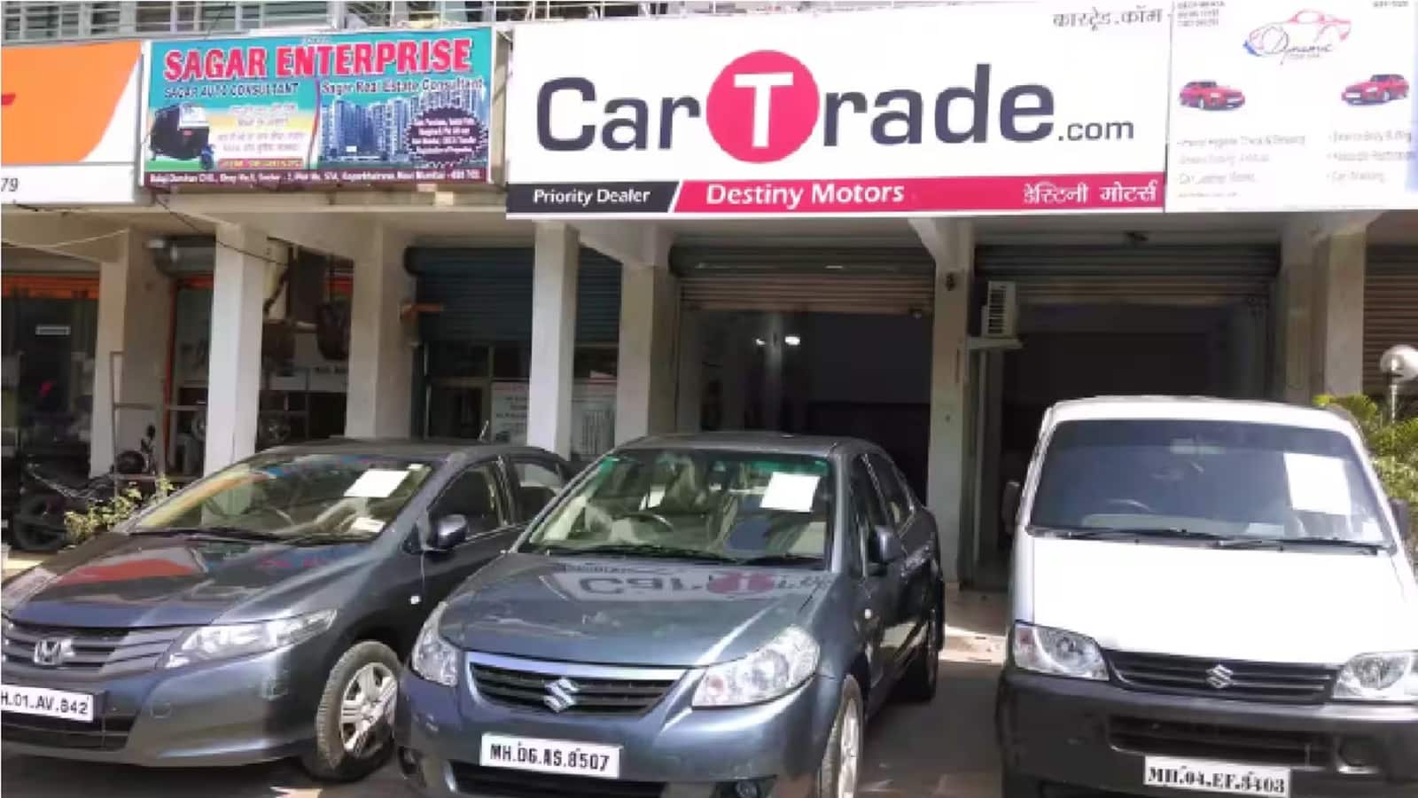 CarTrade Tech । मौजूदा भाव: ₹3060.00 (-3.54%) कारट्रेड टेक ने ऐलान किया कि वह अपनी कॉम्पिटीटर कारदेखो को नहीं खरीदेगी और दोनों पक्ष बातचीत बंद करने पर सहमत हो गए हैं। इस खुलासे पर आज कारट्रेड टेक के शेयर आज इंट्रा-डे में 5.28% टूटकर ₹3005.00 पर आ गए।