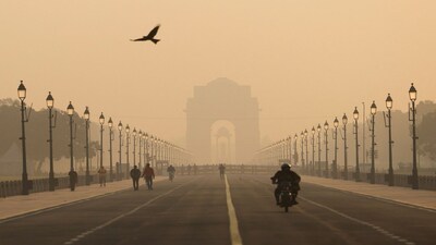 Delhi AQI: दिल्ली की हवा में सुधार, GRAP-IV प्रतिबंध हटाए गए, लागू रहेगा स्टेज III