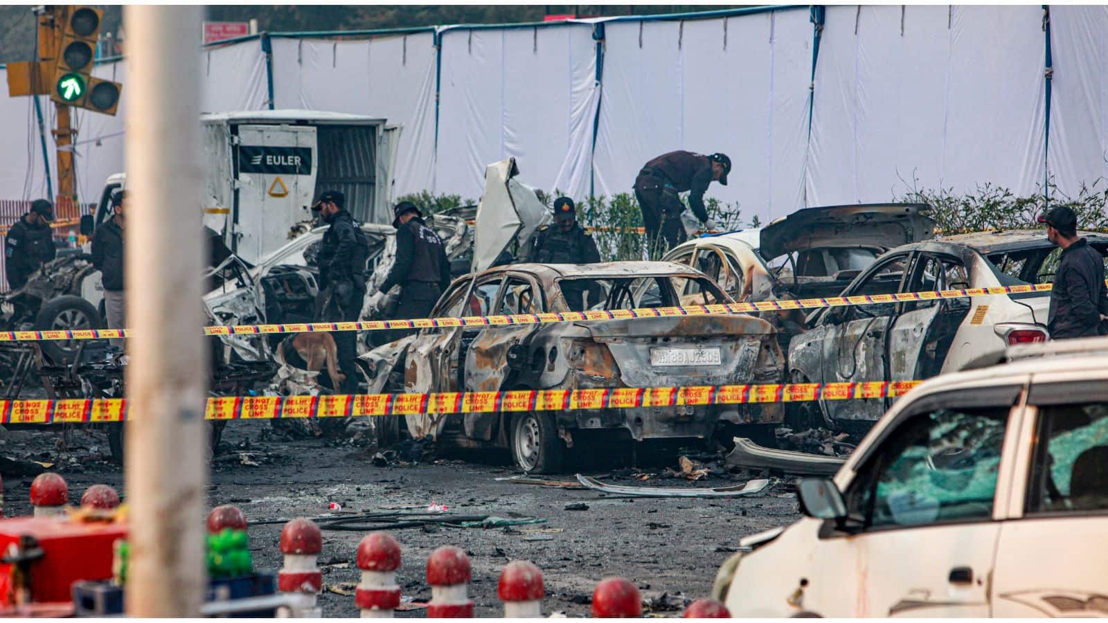 Delhi Blast: क्या आपकी इंश्योरेंस पॉलिसी आंतकी हमले में हुए नुकसान को कवर करती है?