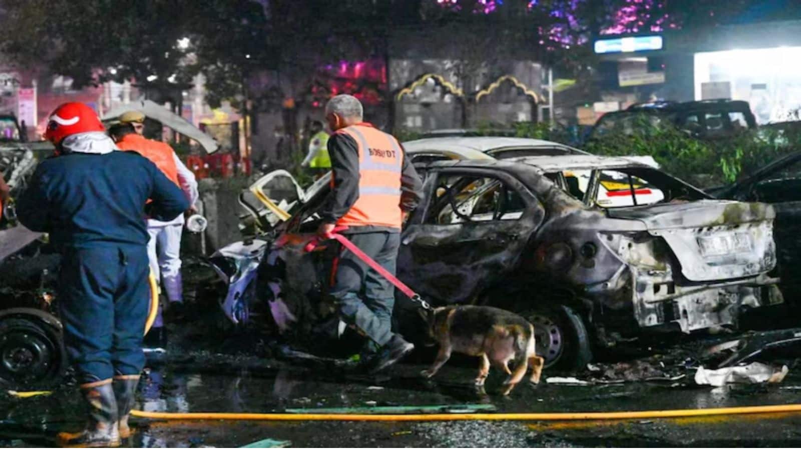 Delhi Blast Case: हथियारबंद ड्रोन और मिनी-रॉकेट से टेरर मॉड्यूल की 'हमास-शैली' में हमले की थी प्लानिंग, 'शू बम' एंगल की भी हो रही जांच Delhi Blast Case: हथियारबंद ड्रोन और मिनी-रॉकेट से टेरर मॉड्यूल की 'हमास-शैली' में हमले की थी प्लानिंग, 'शू बम' एंगल की भी हो रही जांच