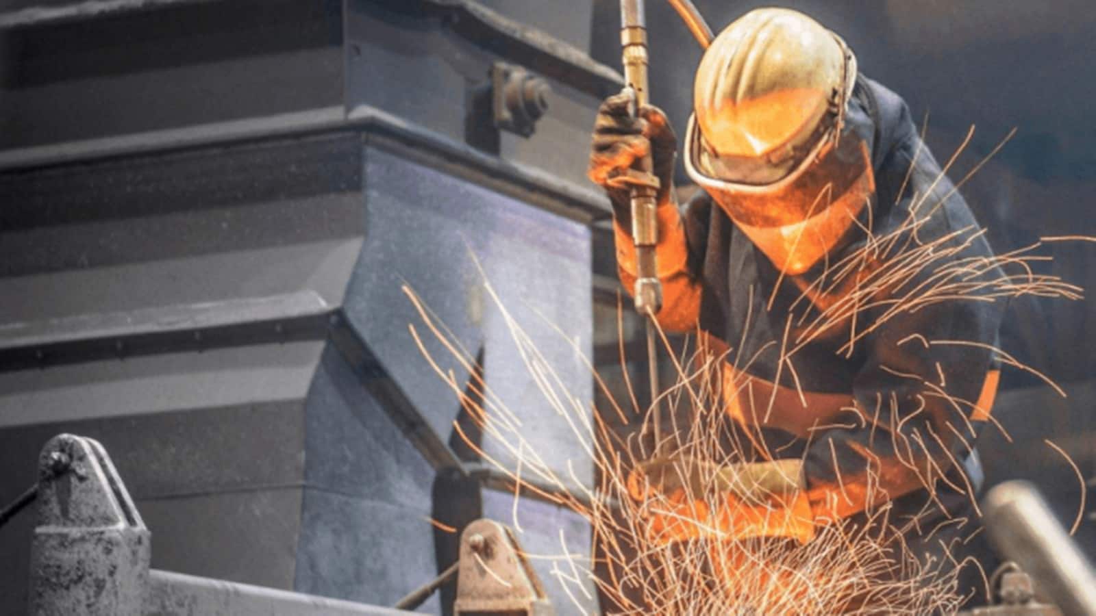 Gallard Steel IPO Listing: पोर्टफोलियो को मिली स्टील की मजबूती, 49% प्रीमियम पर एंट्री के बाद और चढ़ा ₹150 का शेयर Gallard Steel IPO Listing: पोर्टफोलियो को मिली स्टील की मजबूती, 49% प्रीमियम पर एंट्री के बाद और चढ़ा ₹150 का शेयर