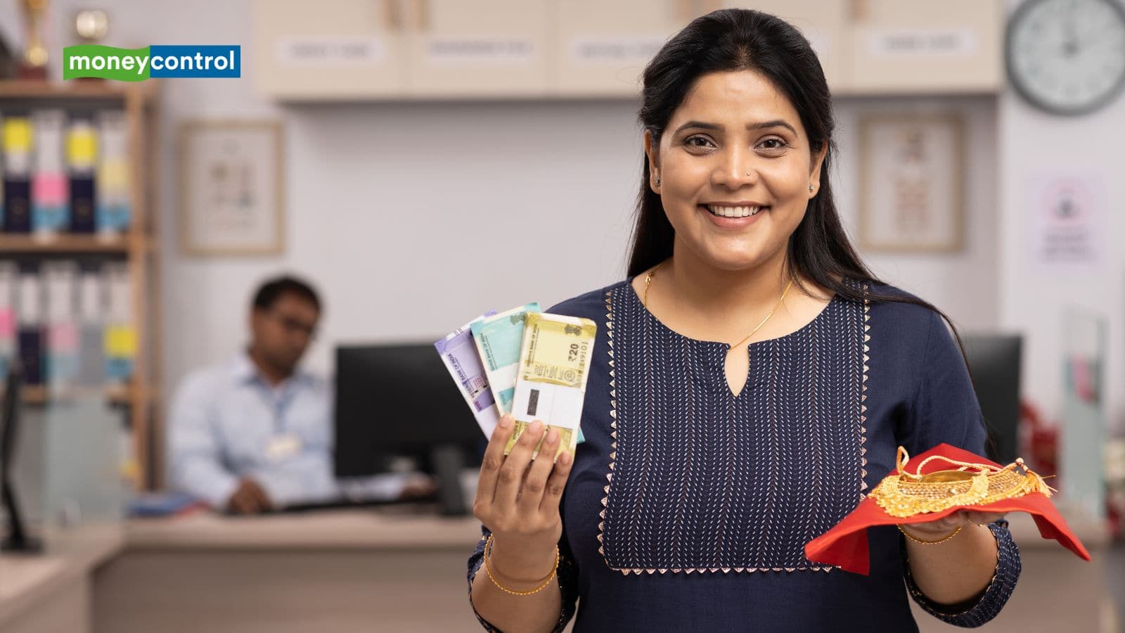 Gold Loan: ये 12 बैंक दे रहे सबसे सस्ता गोल्ड लोन, जानिए ₹1 लाख पर कितनी बनेगी EMI