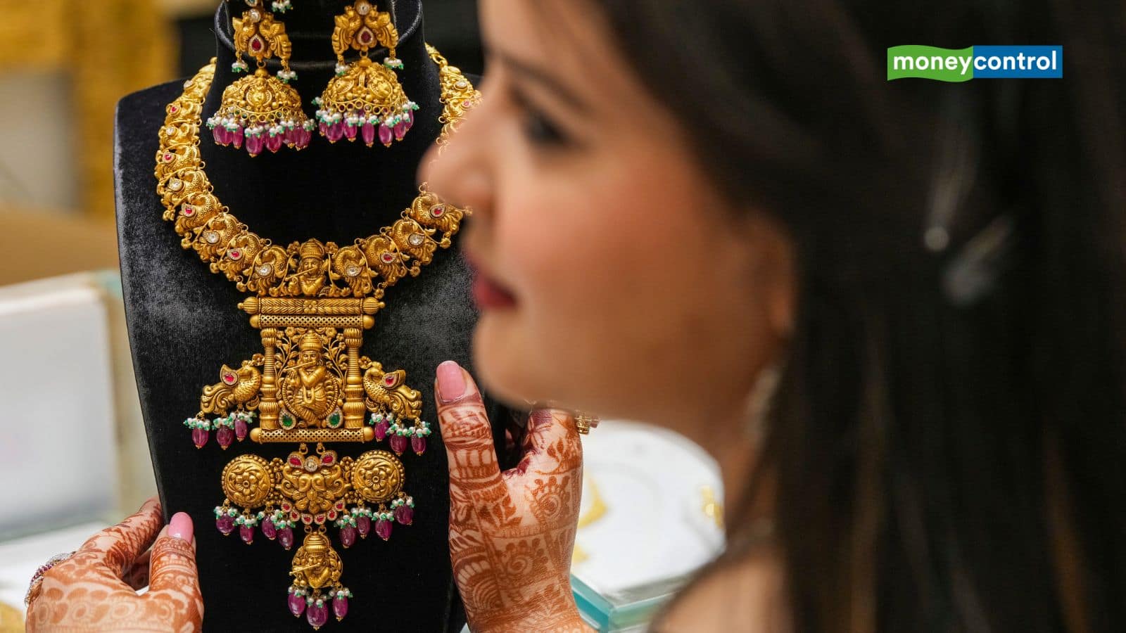 Gold price today: सोने की कीमतों में फिर तूफानी तेजी, ₹1.27 लाख तक पहुंच भाव; अब आगे क्या?