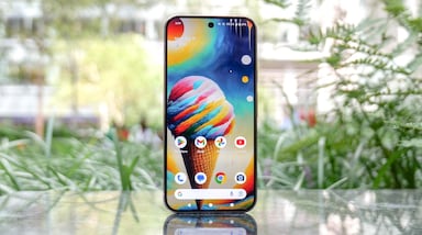 अगर आप Google Pixel 10 से बेहतर कीमत, फीचर्स या कैमरा परफॉर्मेंस वाला फोन ढूंढ रहे हैं, तो यहां 2025 के कुछ टॉप फ्लैगशिप स्मार्टफोन्स हैं जिन्हें मैं खुद चुनूंगा। इन फोन्स में शानदार डिजाइन, पावर और फोटोग्राफी फीचर्स मिलते हैं, जो Pixel 10 की जगह बेहतरीन विकल्प साबित हो सकते हैं।