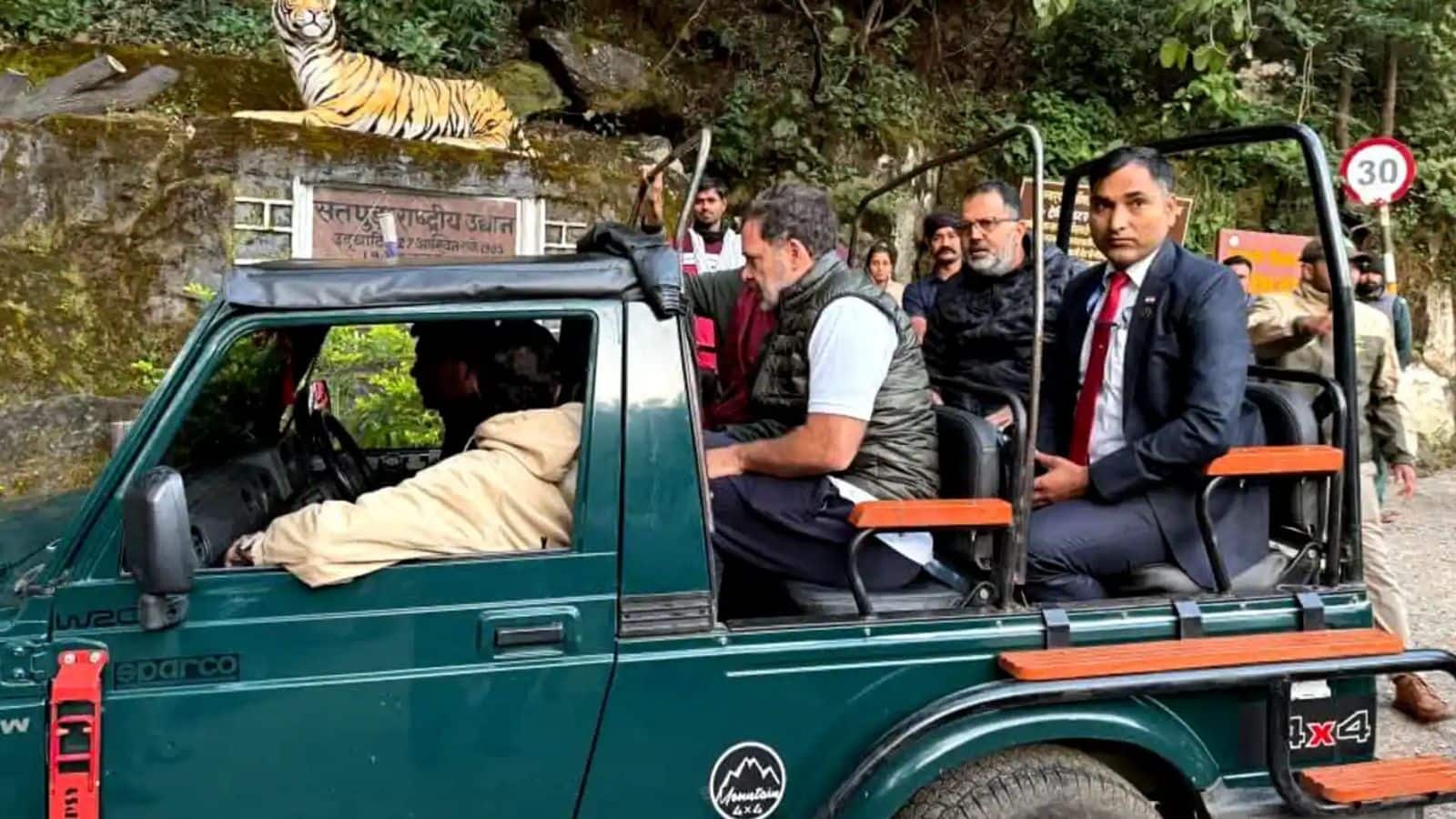 Rahul Gandhi: 'उन्हें पता है बिहार चुनाव के नतीजे...'; जंगल सफारी पहुंचे राहुल गांधी पर BJP का तंज, पूछा- 'जानवरों से वोट मांगने के लिए आए हैं'