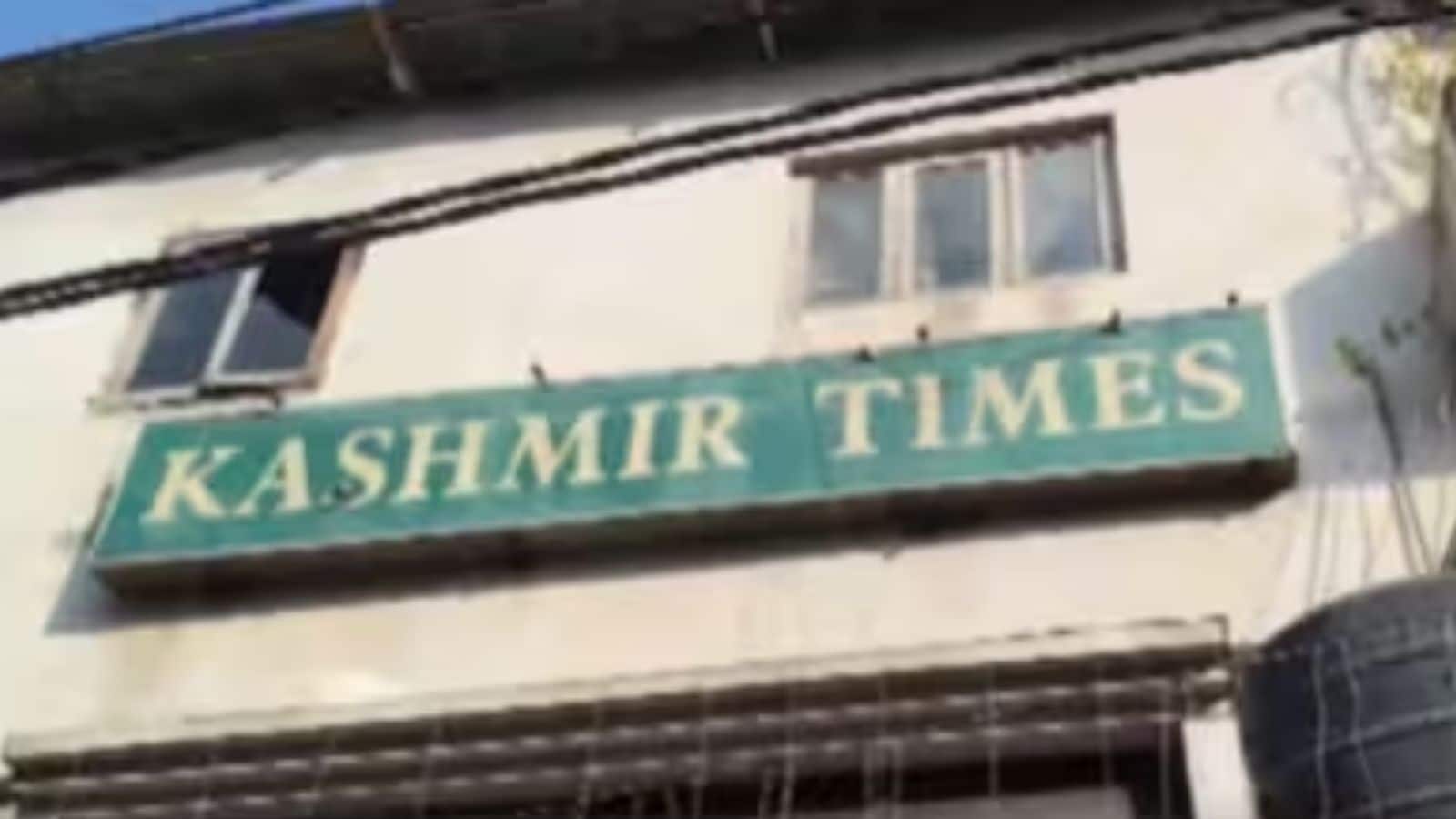 कश्मीर टाइम्स अखबार के कार्यालय पर छापेमारी के दौरान मिलीं AK राइफल की गोलियां और कारतूस: सूत्र