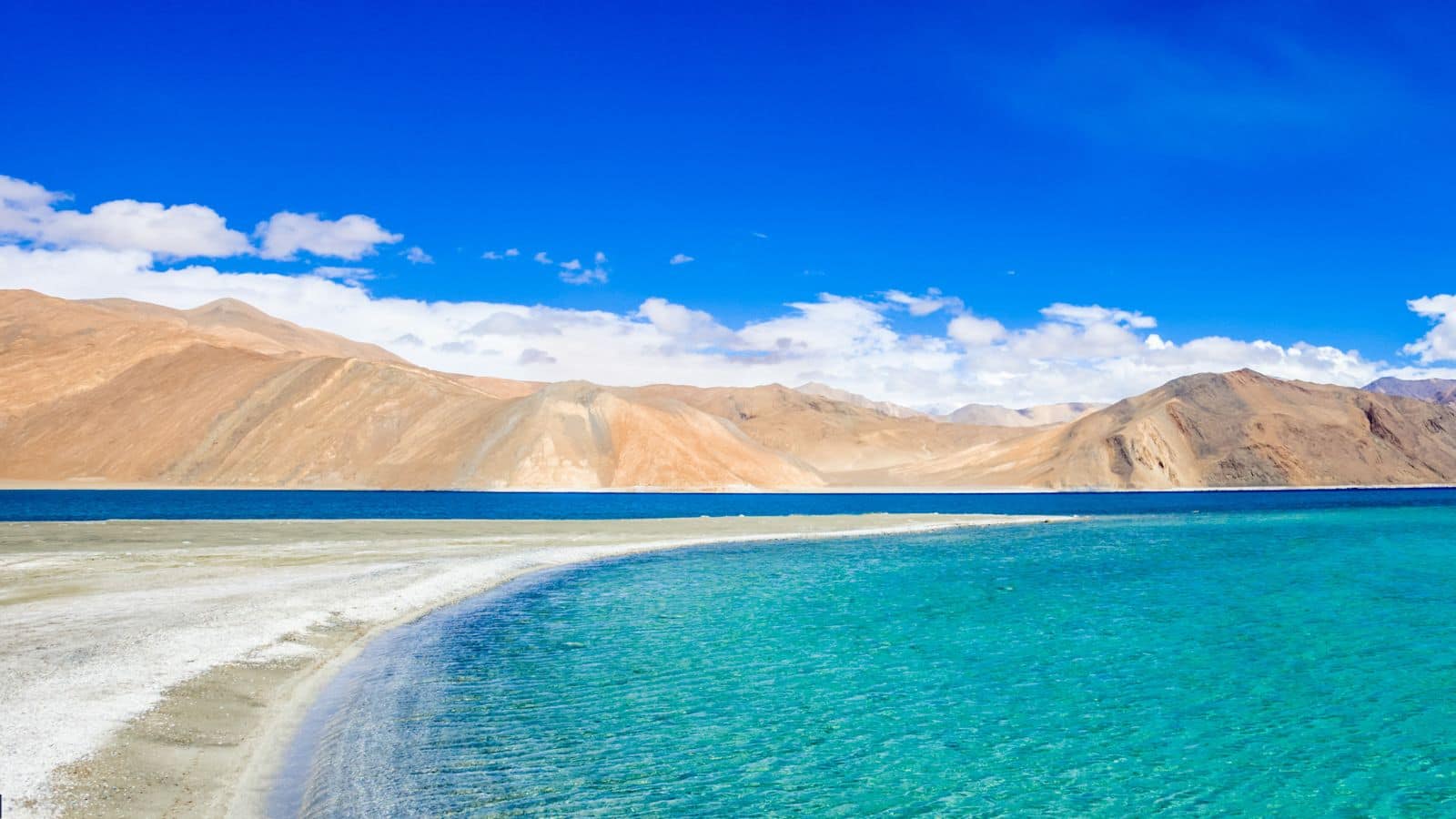 भारत की वो रहस्यमयी झीलें जो मौसम संग बदलती हैं अपना कलर, एक बार जरुर बनाएं घूमने का प्लान