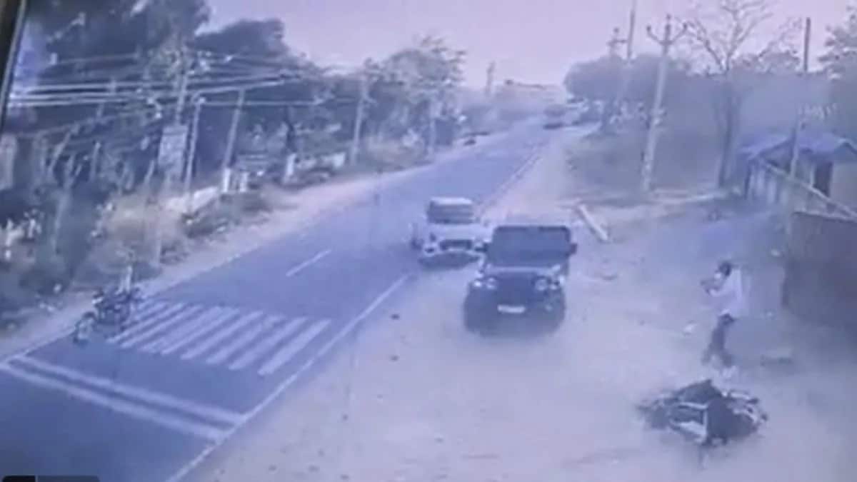 राजस्थान में फिल्मी अंदाज में THAR ने बाइक वालों को रौंदा, दिनदहाड़े गैंगवार...वीडियो आया सामने