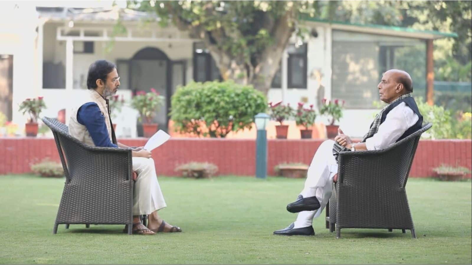 'राहुल गांधी ने हाइड्रोजन बम की बात की, लेकिन एक छोटा पटाखा भी नहीं फोड़ पाए', 'वोट चोरी' के दावों पर बोले राजनाथ सिंह